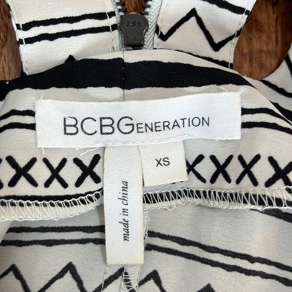 BCBG Black and white shift dress - Picture 3 of 3